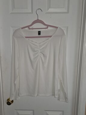 SHEIN White Long Sleeve Ruched V-Neck Top